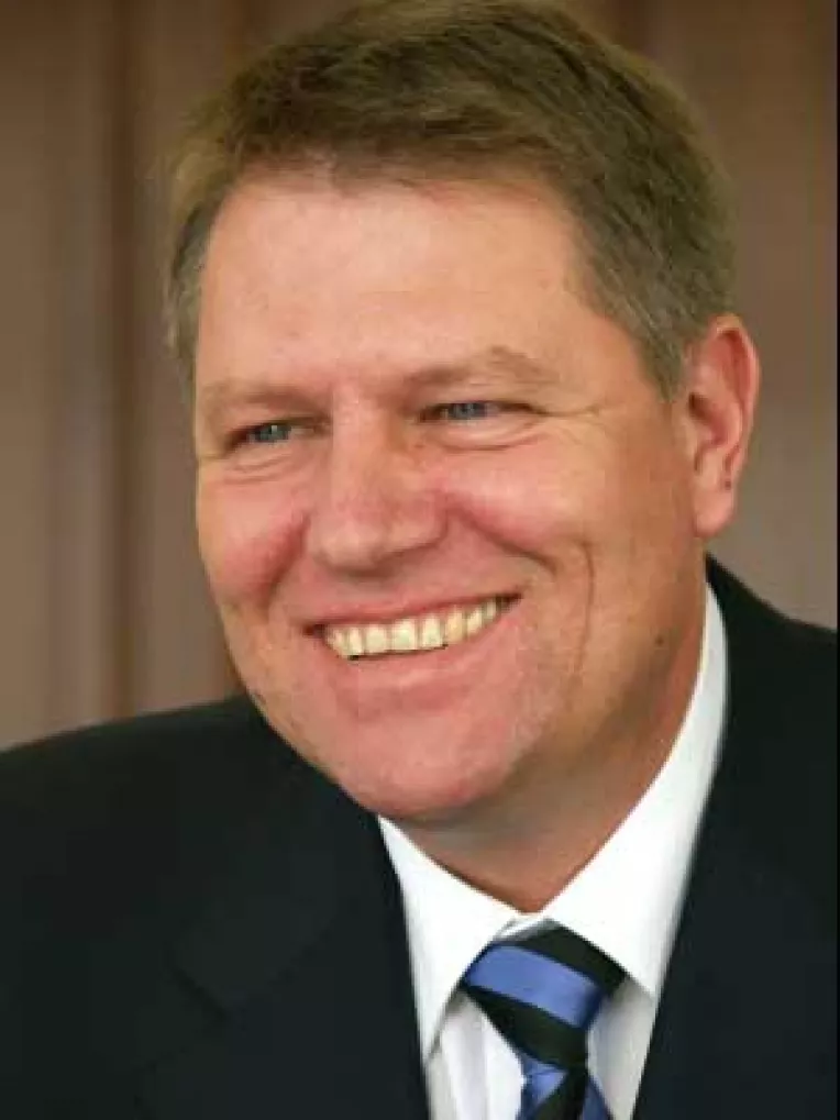 Antonescu: Daca Iohannis va fi premier, va elimina impozitul forfetar si va asigura plata pensiilor