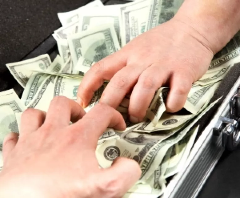 Apel la transparenta: Salariile ministrilor pe site, sa vada poporul nesimtirea