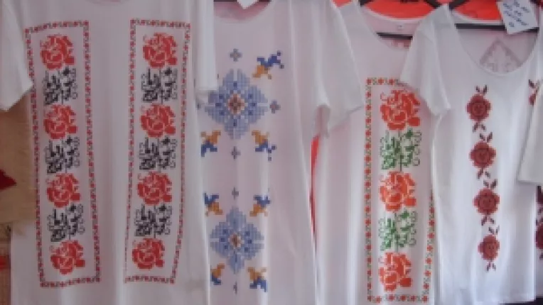 Carmen Elena Firea: "Tricouri si ii cu print digital, la preturi promotionale, la targul organizat in curtea MTR!"
