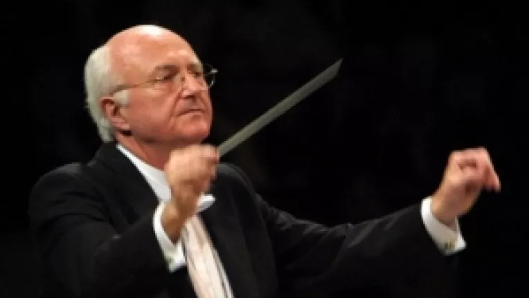 Compozitorul si dirijorul francez Vladimir Cosma semneaza coloana sonora a filmului Funeralii fericite