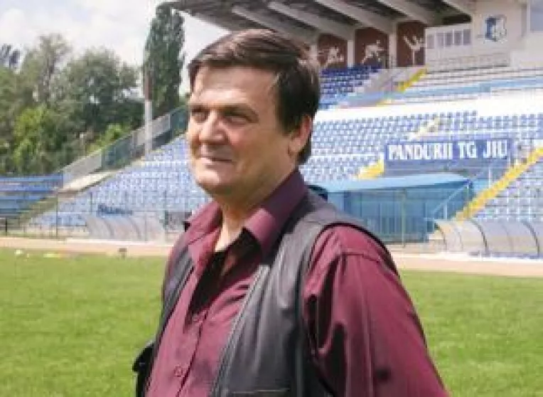 Condescu nu plange dupa Pintilii