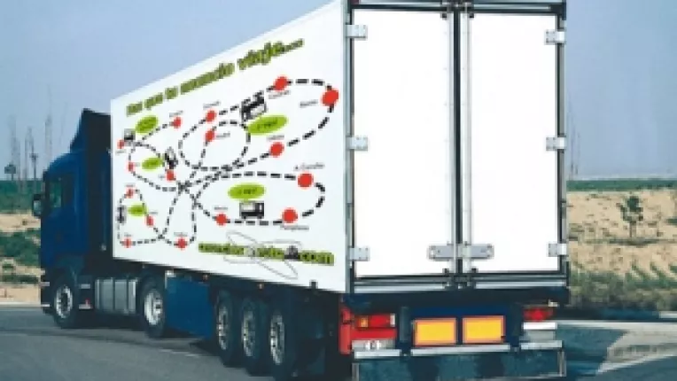 Cu camionul: Romania a trimis 1.000 de volume din dosarul Revolutiei, la CEDO 
