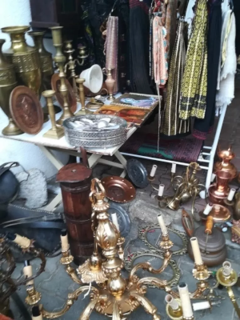 Dan la Piata Taraneasca  a adus obiecte vechi