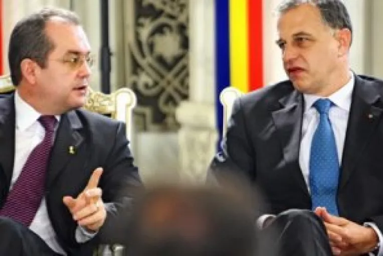 Geoana l-a calmat pe Boc: Apel la ratiune, la responsabilitate si la evitarea escaladarii unei crize politice