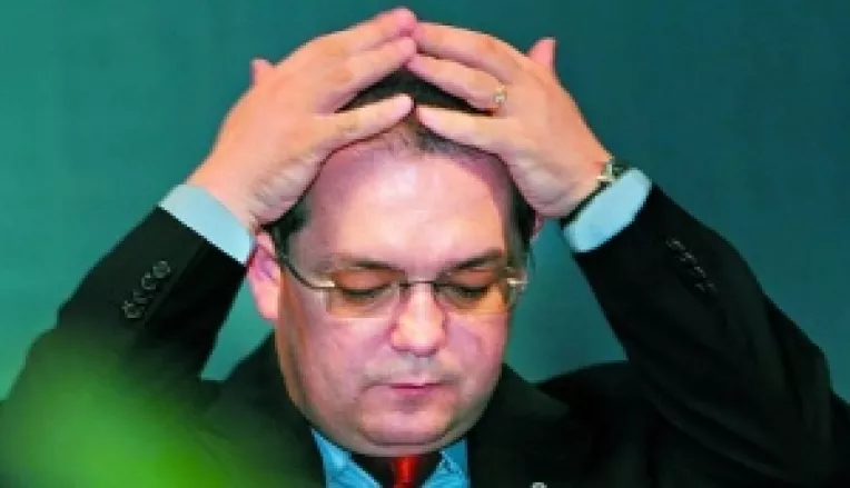 Guvernul Boc ar putea sa cada: PNL va discuta cu PSD depunerea unei motiuni de cenzura