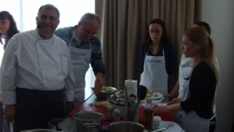 Horia Virlan le-a invatat pe ziariste sa gateasca sanatos!