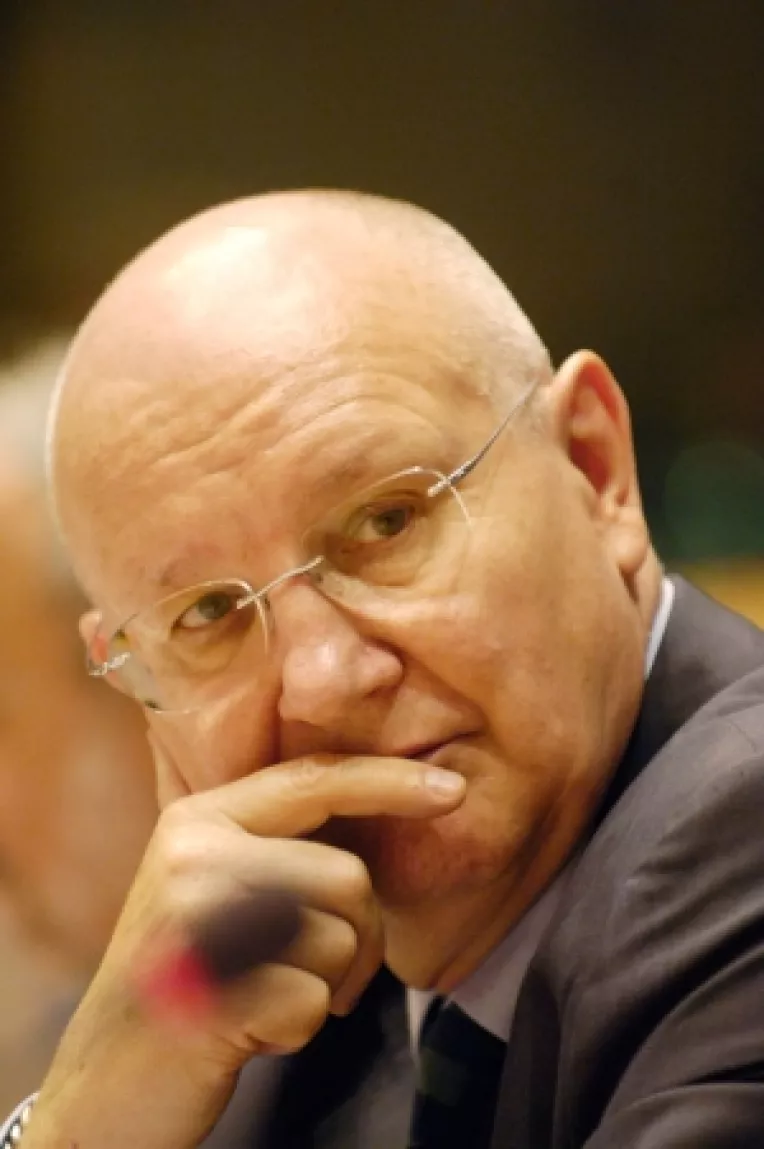 Ioan Mircea Pascu: Cabinetul Boc preia modelul afgan pentru alegerile prezidentiale