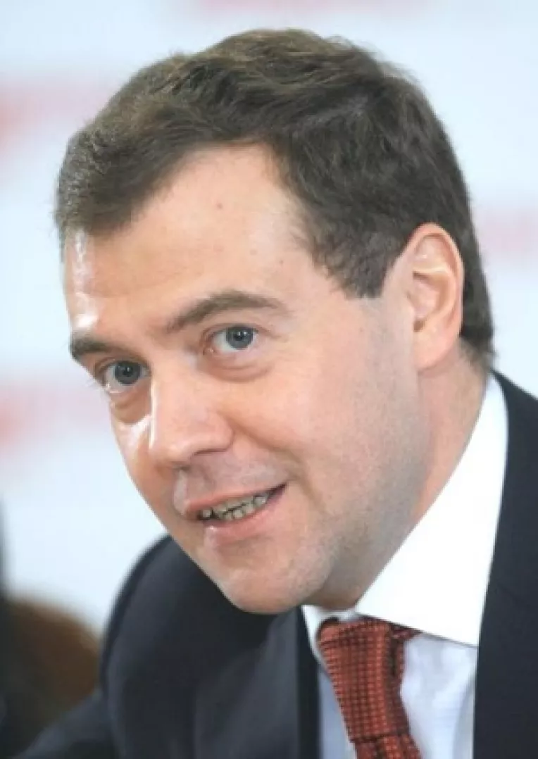 Medvedev si Putin au atins cote maxime de popularitate