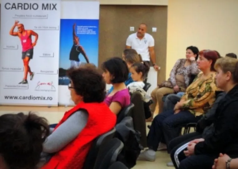 Mihai Dragomir a sustinut seminarul pentru copii "Ia-ti portia de sanatate"
 

