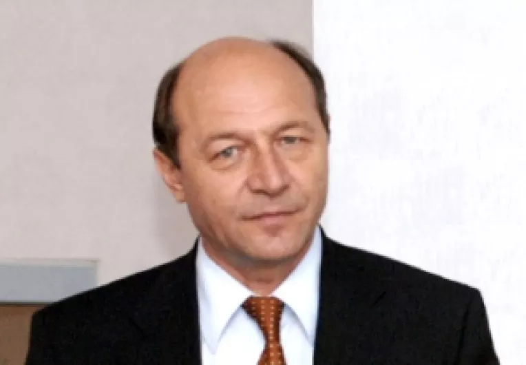 Presedintele Basescu a facut lobby la Paris pentru un portofoliu de comisar si o agentie UE cu sediul la Bucuresti 
