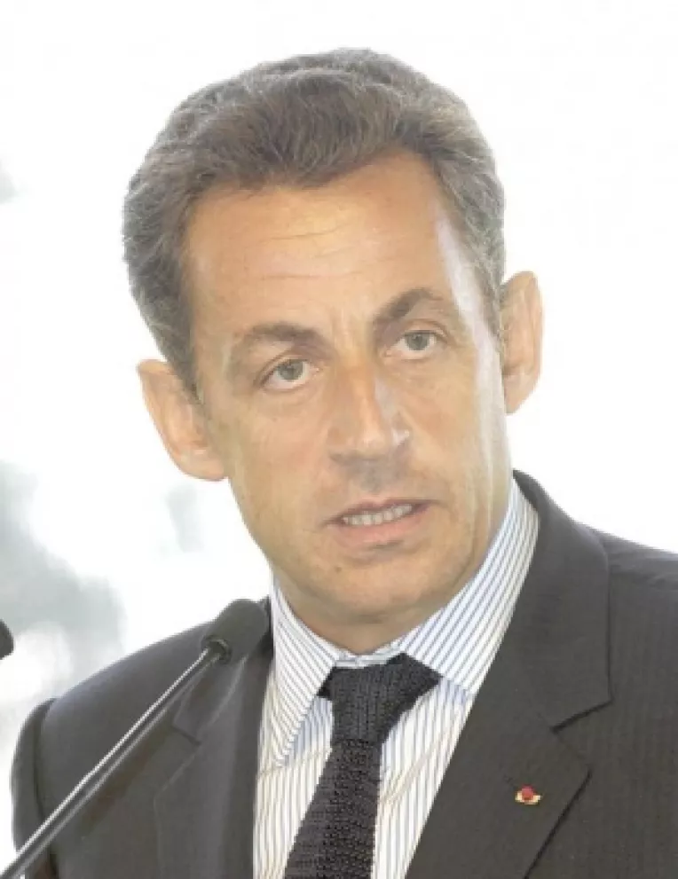 Presedintele Frantei a remaniat opt portofolii ministeriale