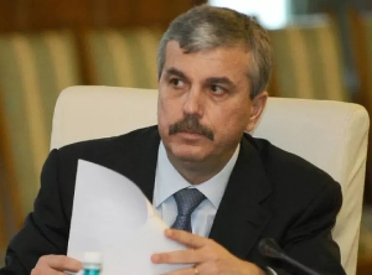 Presedintele i-a spus lui Dan Nica sa ia in calcul posibilitatea de a demisiona din functia de ministru