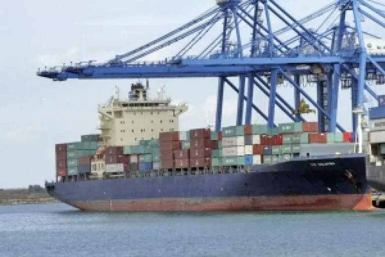 Textilele romanesti au acum sansa de a se redresa. Marile portcontainere chinezesti, trase la mal din lipsa de comenzi